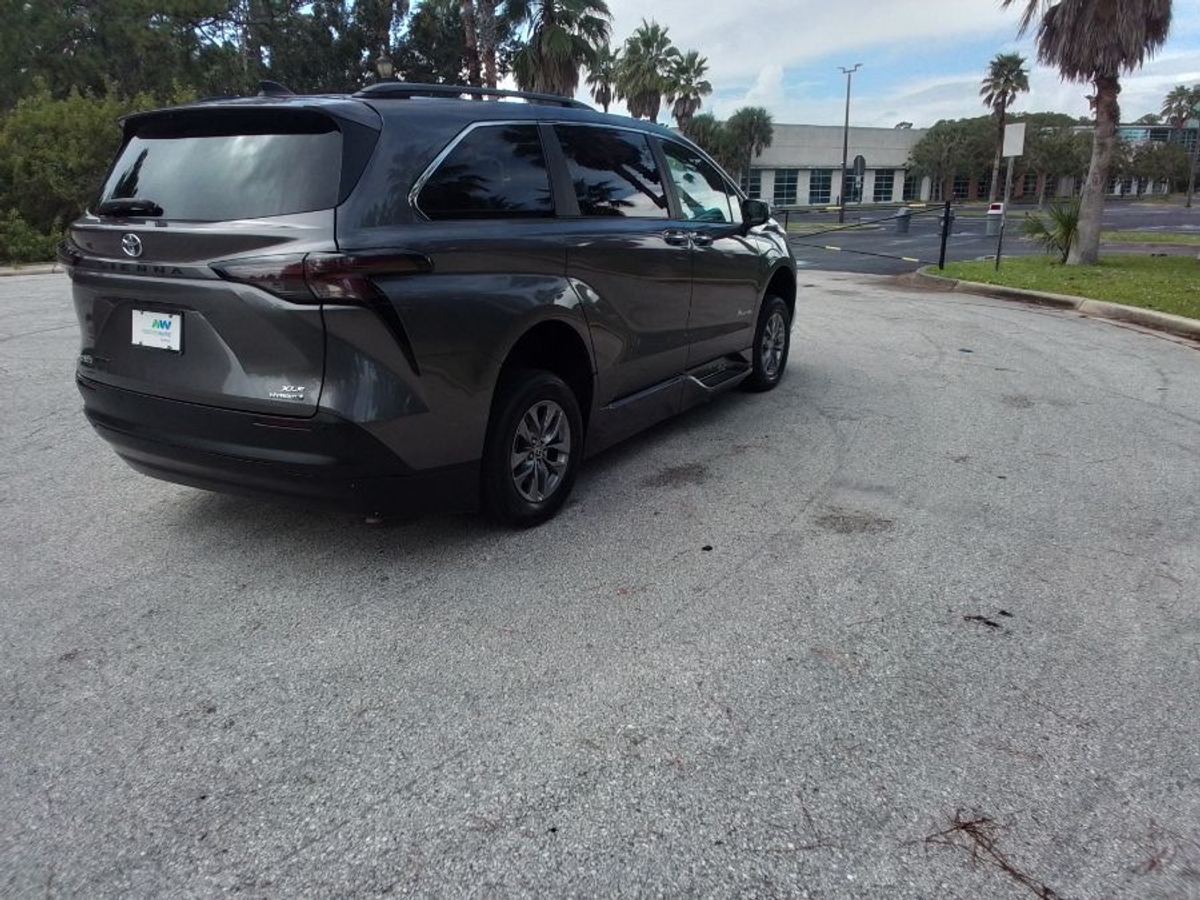 2023 TOYOTA SIENNA - Image 19