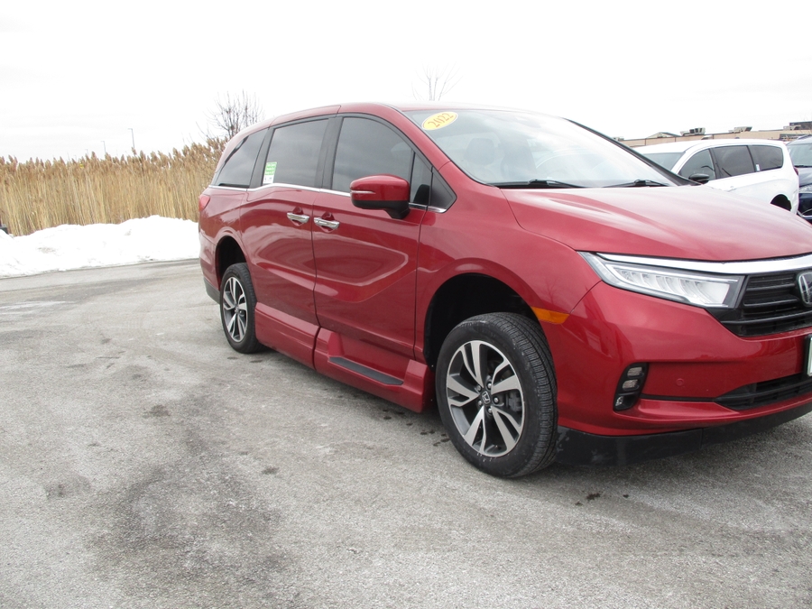 Red Honda Odyssey image number 7