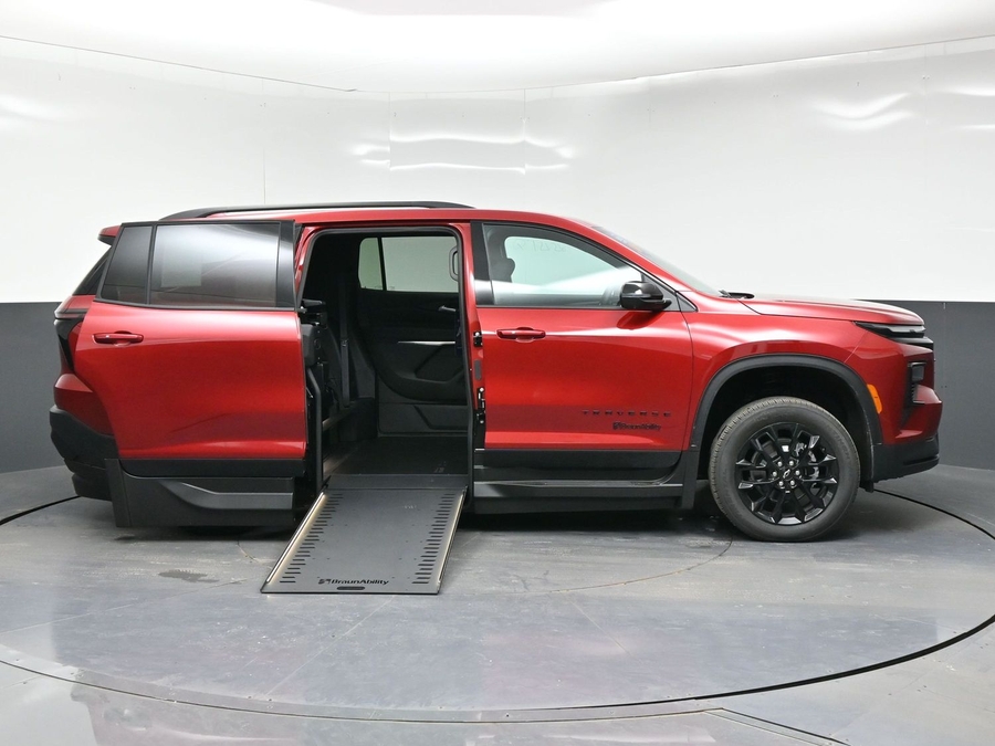 New 2026 Chevrolet Traverse 1LT Midnight - BraunAbility Side Entry In Floor Automatic Ramp
