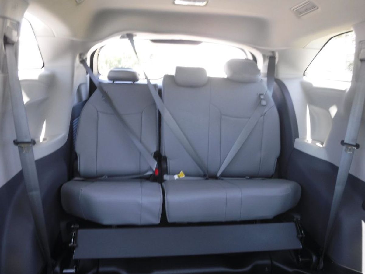 Black Toyota Sienna image number 15