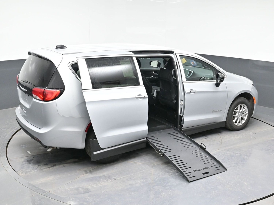 New 2026 Chrysler Voyager LX - BraunAbility Side Entry Entry Fold Out Manual Ramp