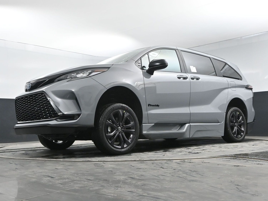 New 2026 Toyota Sienna Hybrid XSE Sport - BraunAbility Side Entry Fold Out Automatic Ramp