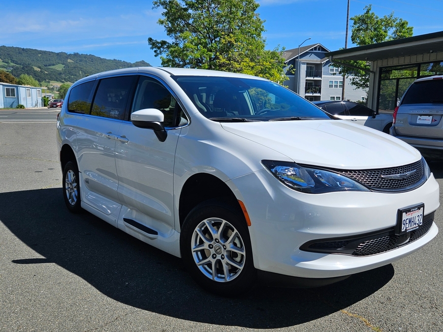 Used 2022 Chrysler Voyager LX - VMI Side Entry Entry In Floor Automatic Ramp