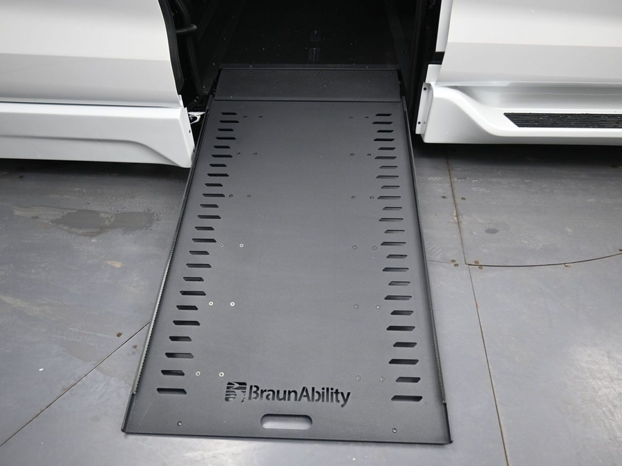 New 2026 Toyota Sienna Hybrid Limited - BraunAbility Side Entry In Floor Automatic Ramp