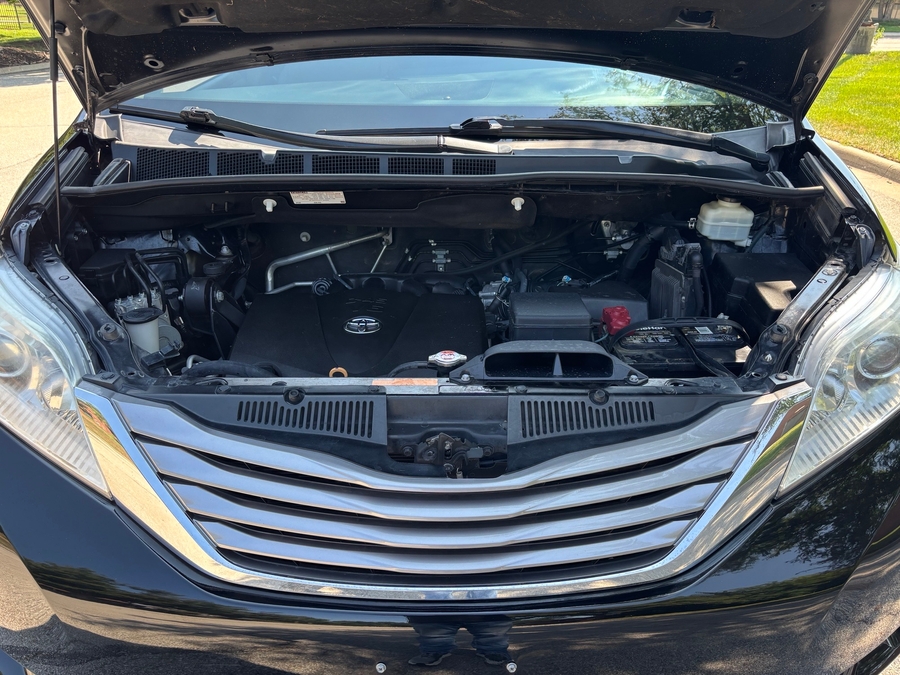 Used 2017 Toyota Sienna XLE - VMI Side Entry In Floor Automatic Ramp