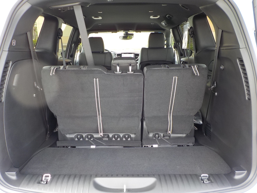 Silver Chrysler Pacifica image number 42