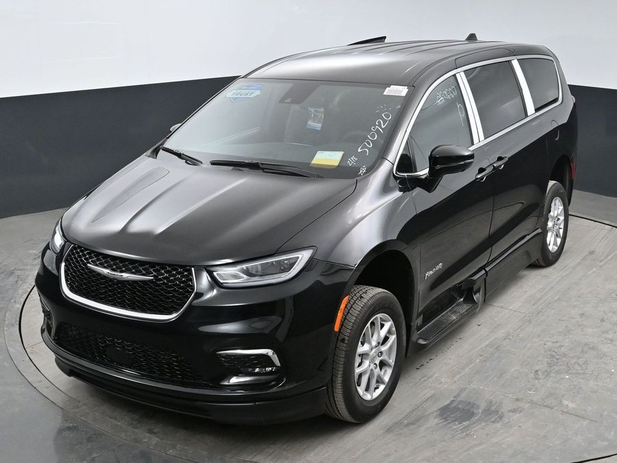 New 2025 Chrysler Pacifica Select Safety - BraunAbility Side Entry Entry Fold Out Automatic Ramp