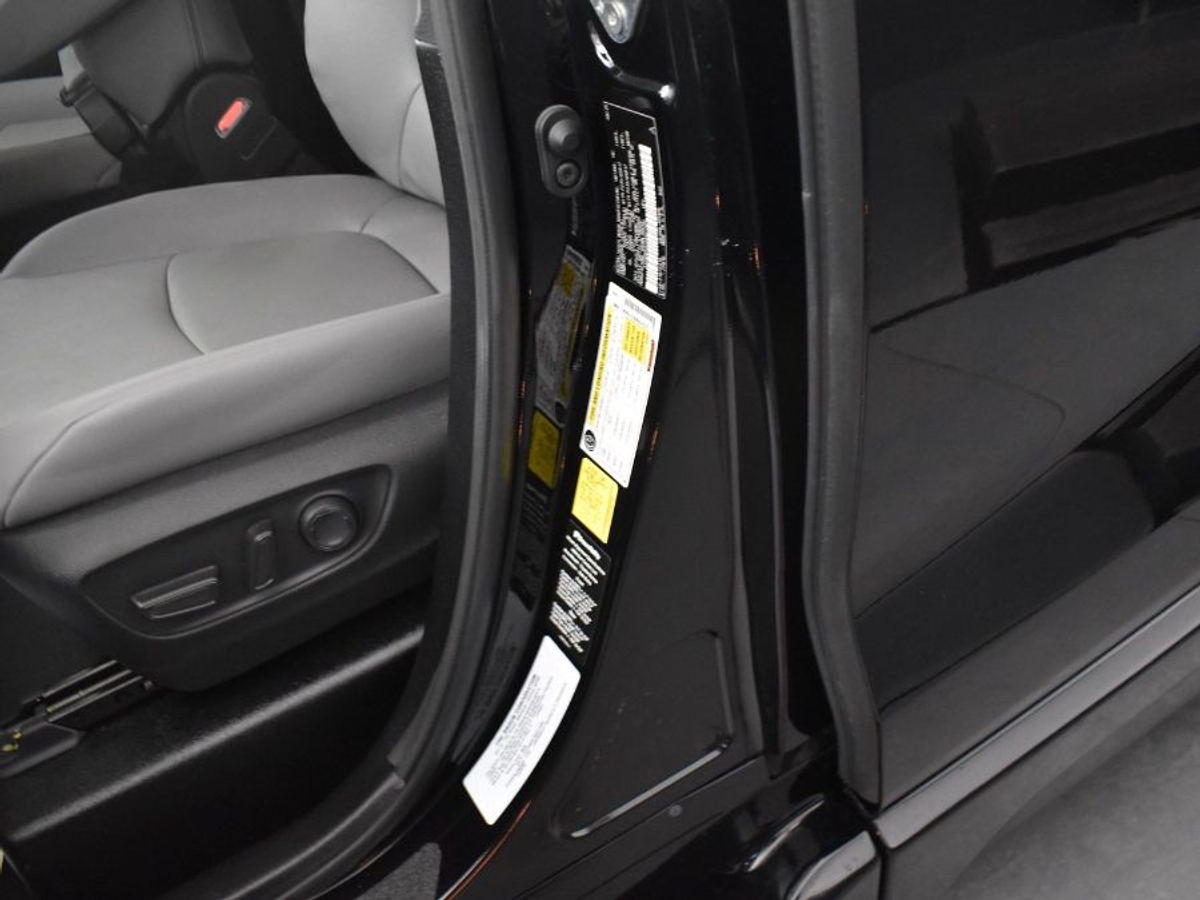 2025 TOYOTA SIENNA - Image 17