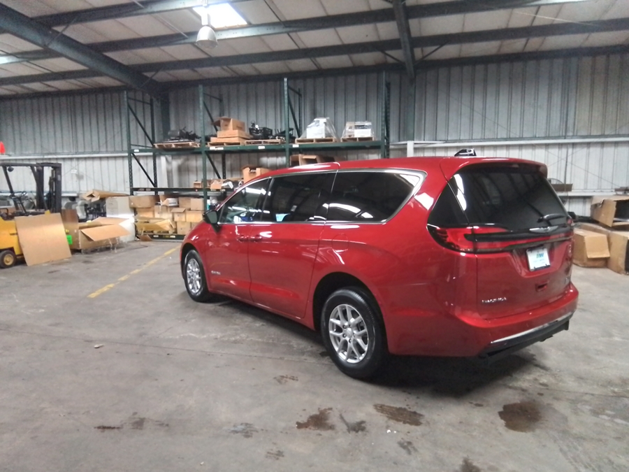 Número de imagen rojo Chrysler Pacifica 4