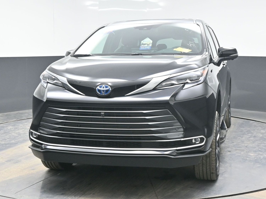 Black Toyota Sienna image number 1