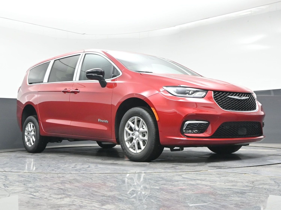 Red Chrysler Pacifica image number 22