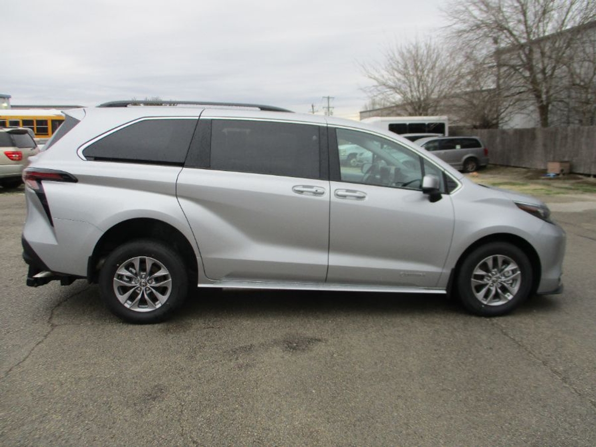 2025 TOYOTA SIENNA - Image 5