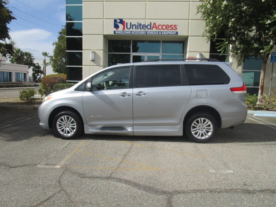 Used 2014 Toyota Sienna XLE - BraunAbility Side Entry Fold Out Automatic Ramp