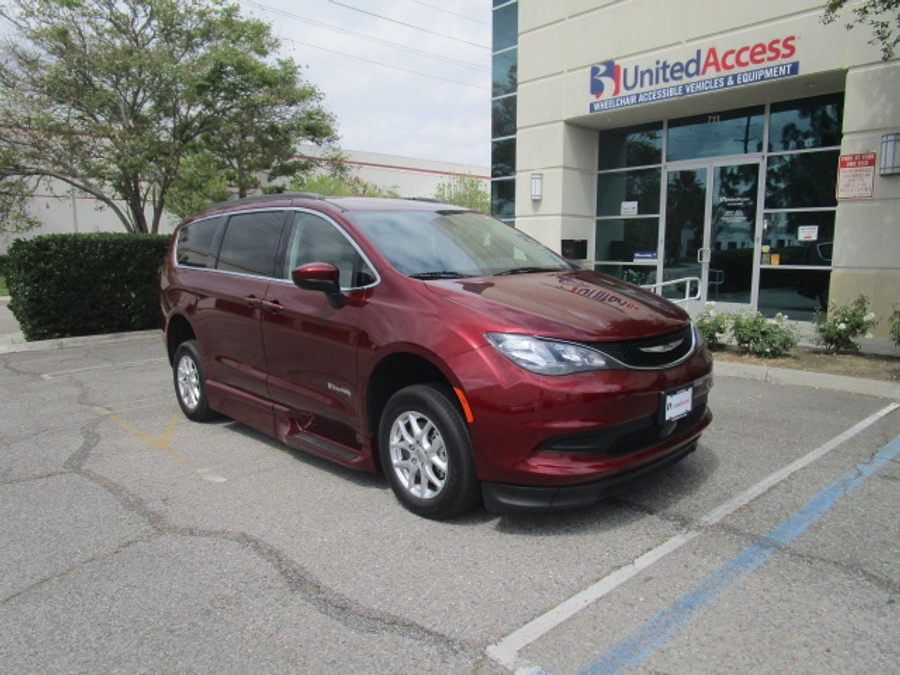 Used 2021 Chrysler Voyager LXi - BraunAbility Side Entry Entry Fold Out Automatic Ramp