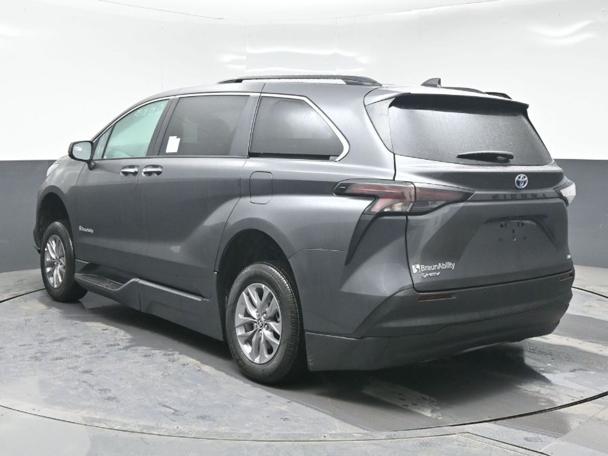 2025 TOYOTA SIENNA - Image 5