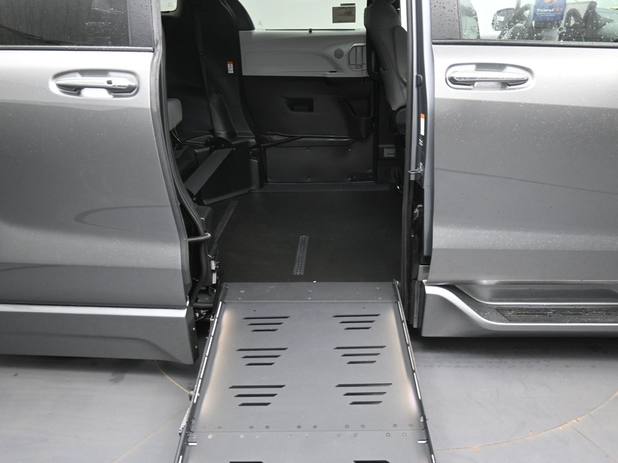 New 2026 Toyota Sienna Hybrid XLE Base - BraunAbility Side Entry Entry Fold Out Automatic Ramp