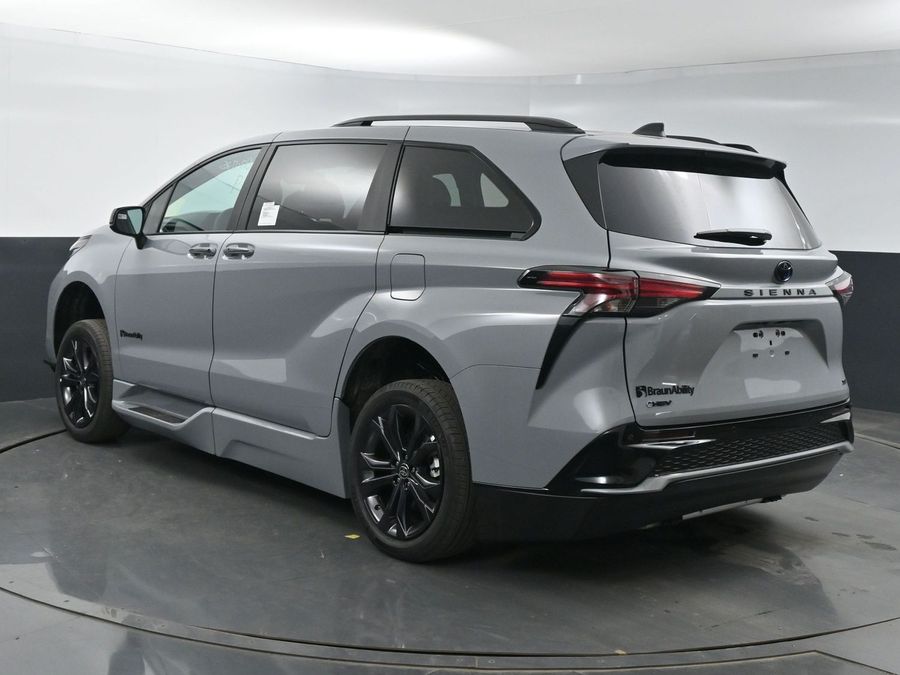 New 2025 Toyota Sienna Hybrid XSE Sport - BraunAbility Side Entry Entry In Floor Automatic Ramp
