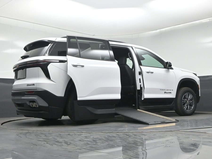New 2026 Chevrolet Traverse 1LT - BraunAbility Side Entry In Floor Automatic Ramp