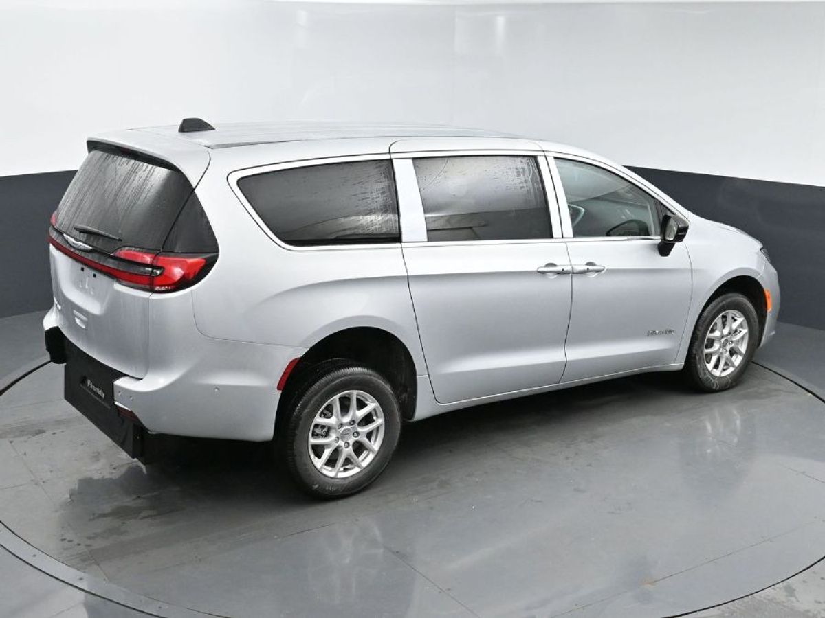 2024 CHRYSLER PACIFICA - Image 14