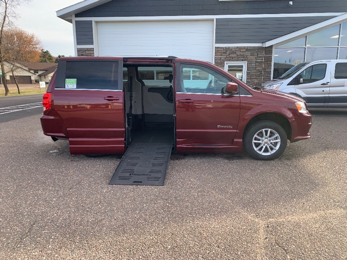 2019 DODGE GRAND CARAVAN - Image 1