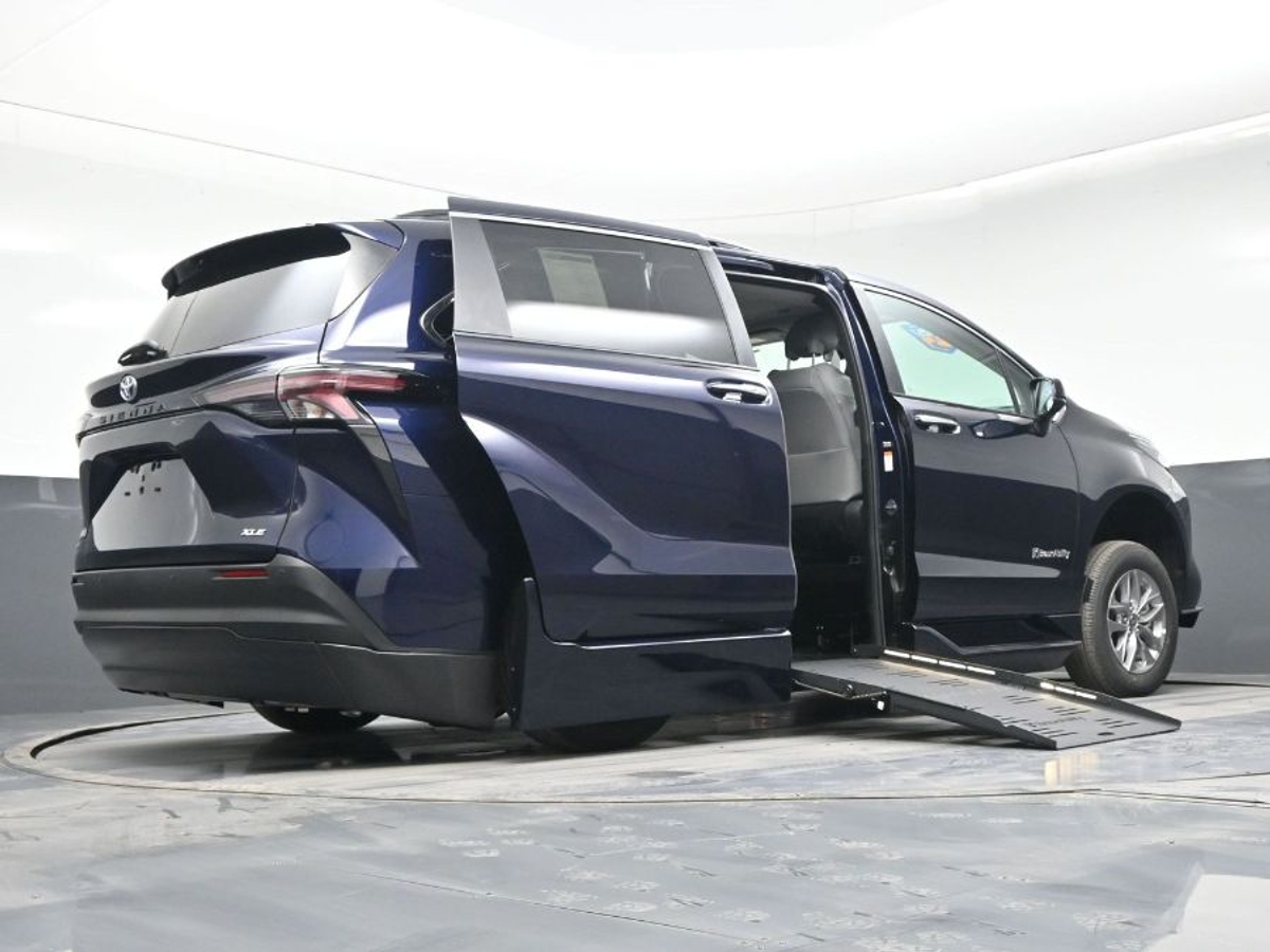 2025 TOYOTA SIENNA - Image 22