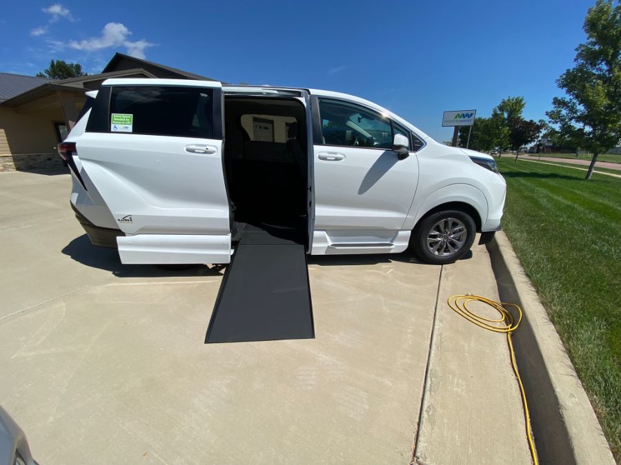 2022 TOYOTA SIENNA - Image 1