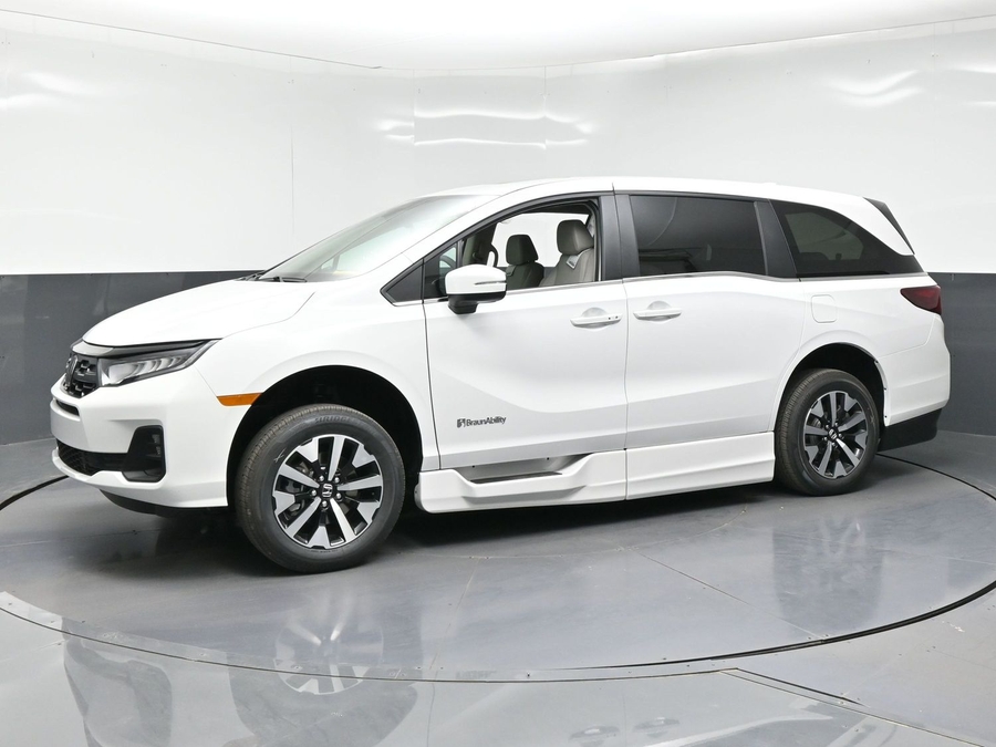White Honda Odyssey image number 2