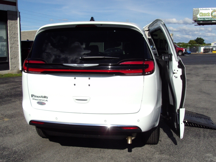 Used 2025 Chrysler Pacifica Select Safety - BraunAbility Side Entry Fold Out Automatic Ramp