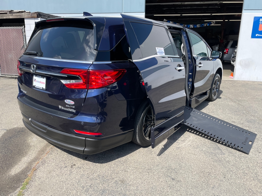Used 2022 Honda Odyssey Elite - BraunAbility Side Entry Entry In Floor Automatic Ramp