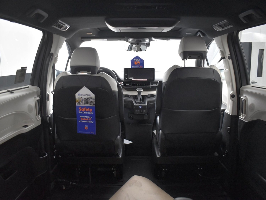 New 2025 Toyota Sienna Hybrid Platinum - BraunAbility Side Entry Entry In Floor Automatic Ramp