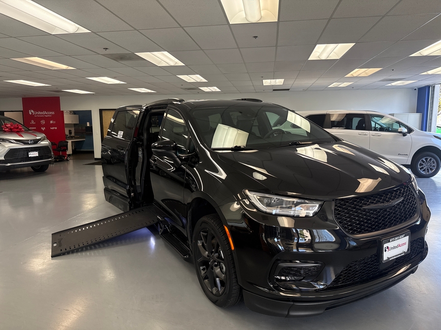 Used 2023 Chrysler Pacifica Touring L Sport - BraunAbility Side Entry Entry In Floor Automatic Ramp