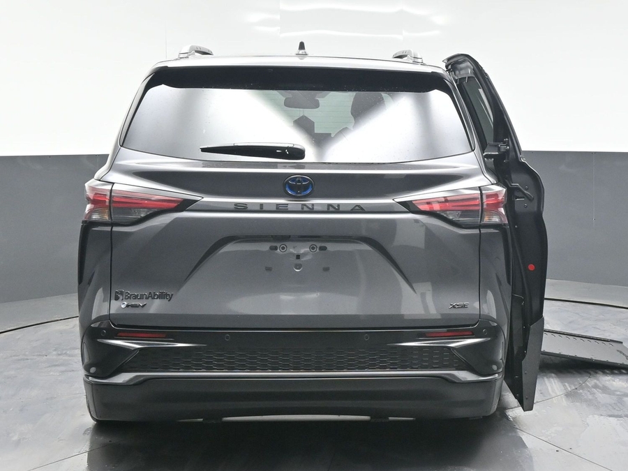 New 2025 Toyota Sienna Hybrid XSE Sport - BraunAbility Side Entry Entry In Floor Automatic Ramp