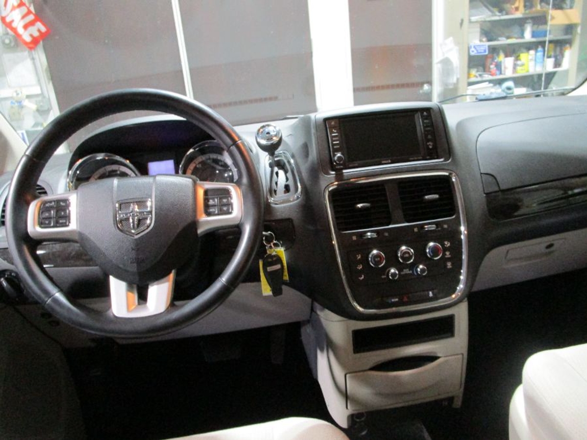 2015 DODGE GRAND CARAVAN - Image 11