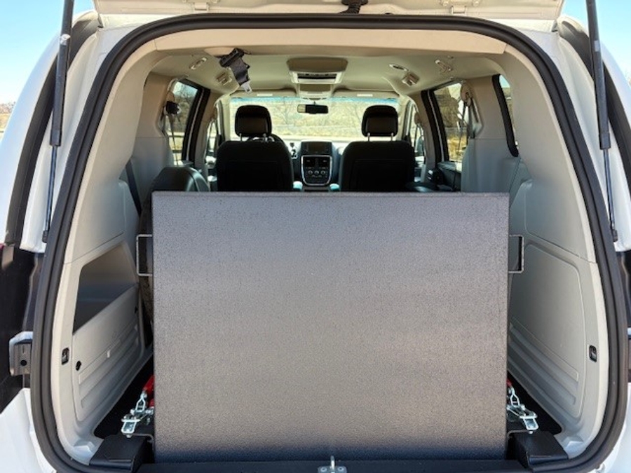 Used 2017 Dodge Grand Caravan SE - International Mobility Rear Entry Entry Fold Out Manual Ramp