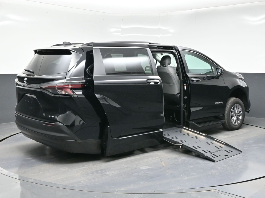 Black Toyota Sienna image number 6