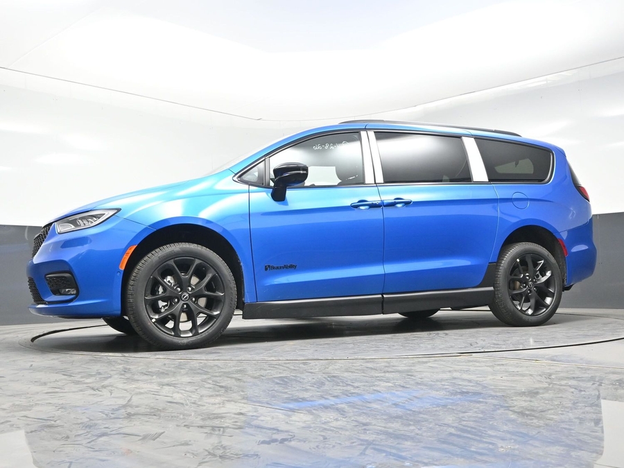 New 2026 Chrysler Pacifica Select Sport - BraunAbility Side Entry Entry Fold Out Manual Ramp