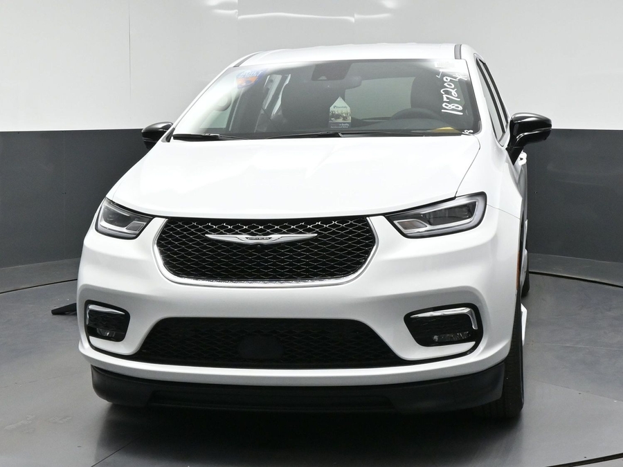New 2026 Chrysler Pacifica Select Safety - BraunAbility Side Entry Fold Out Automatic Ramp