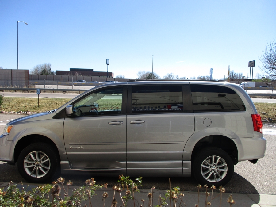 Used 2014 Dodge Grand Caravan SXT - BraunAbility Side Entry Entry Fold Out Automatic Ramp