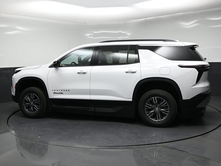 New 2026 Chevrolet Traverse 1LT - BraunAbility Side Entry In Floor Automatic Ramp