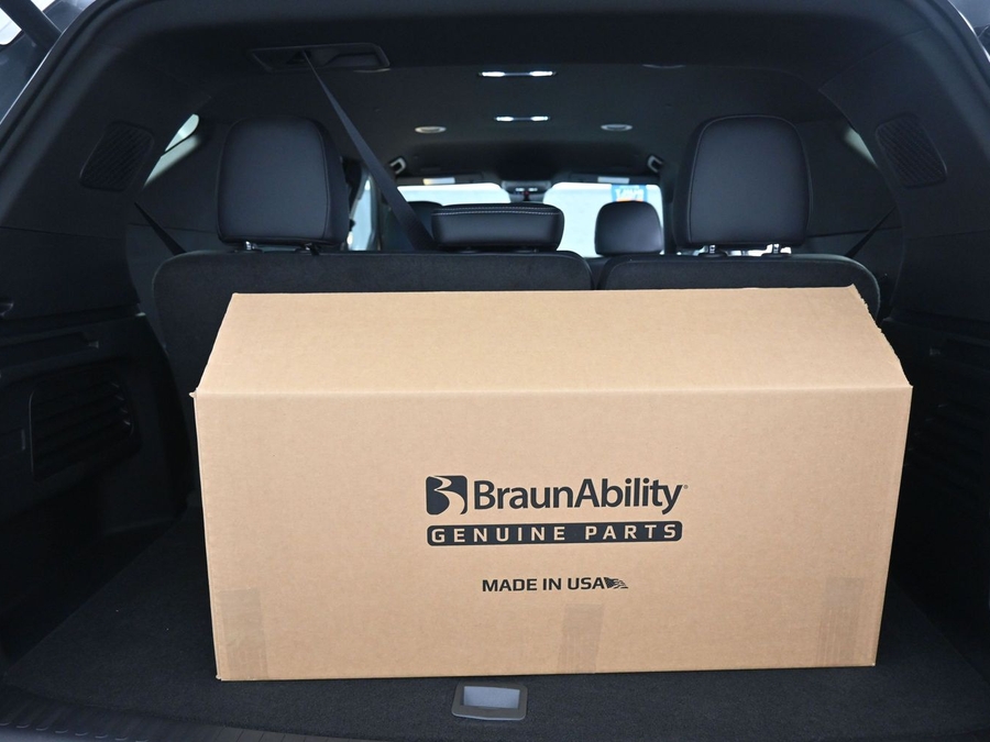 New 2026 Chevrolet Traverse 1LT Midnight - BraunAbility Side Entry In Floor Automatic Ramp