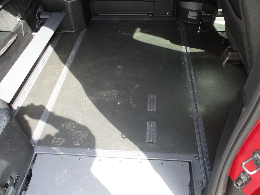 Red Honda Odyssey image number 10