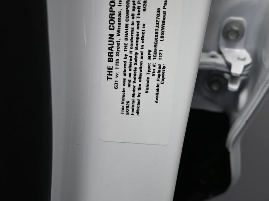 New 2026 Chevrolet Traverse 1LT - BraunAbility Side Entry In Floor Automatic Ramp