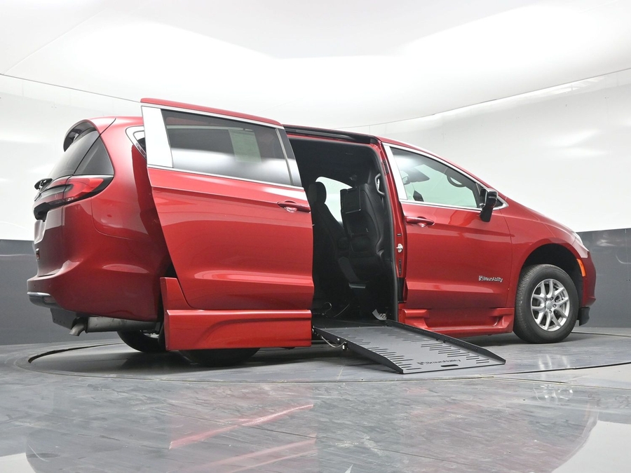 Red Chrysler Pacifica image number 19