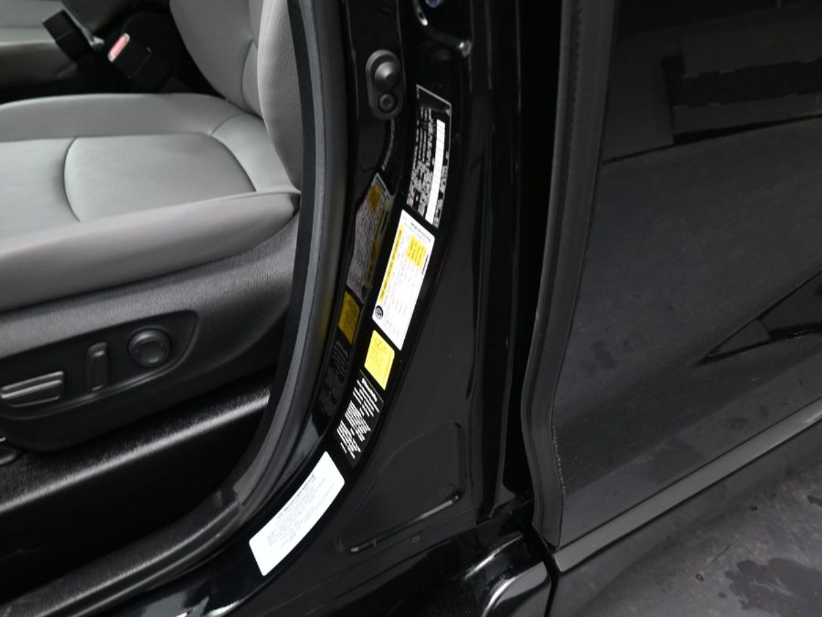 2025 TOYOTA SIENNA - Image 17