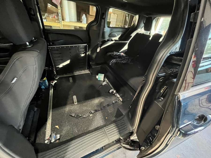2024 Chrysler Pacifica Touring - Photo 9