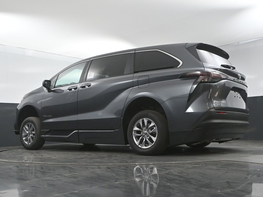 New 2025 Toyota Sienna Hybrid LE - BraunAbility Side Entry Entry Fold Out Automatic Ramp