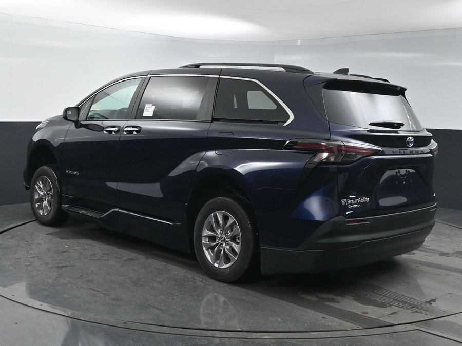 New 2025 Toyota Sienna Hybrid XLE Plus - BraunAbility Side Entry Entry In Floor Automatic Ramp