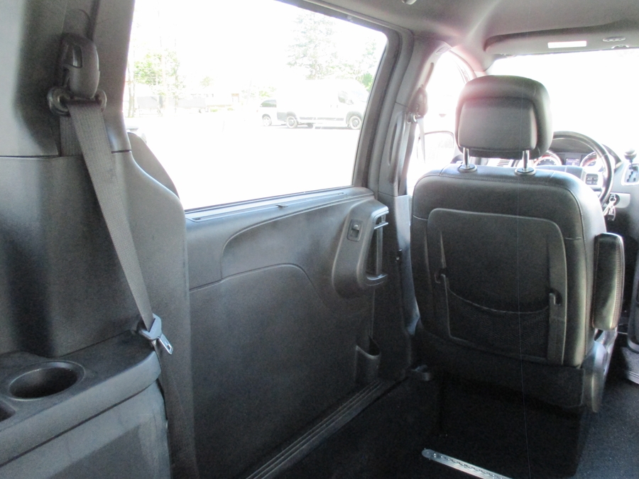Red Dodge Grand Caravan image number 12