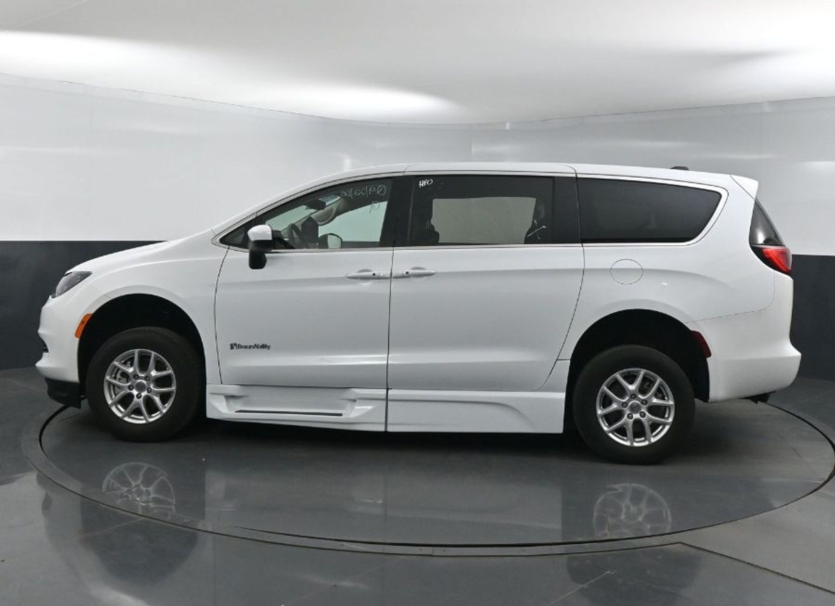 2023 CHRYSLER VOYAGER - Image 5