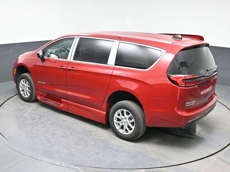 Red Chrysler Pacifica image number 21